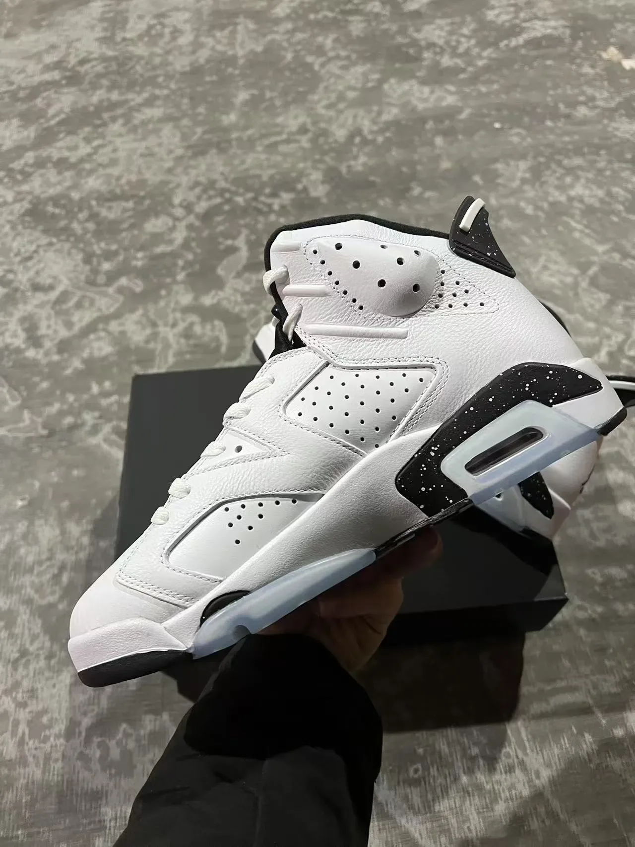Air Jordan 6 Branco e Preto Speckled Midsole Tênis de Basquete 5