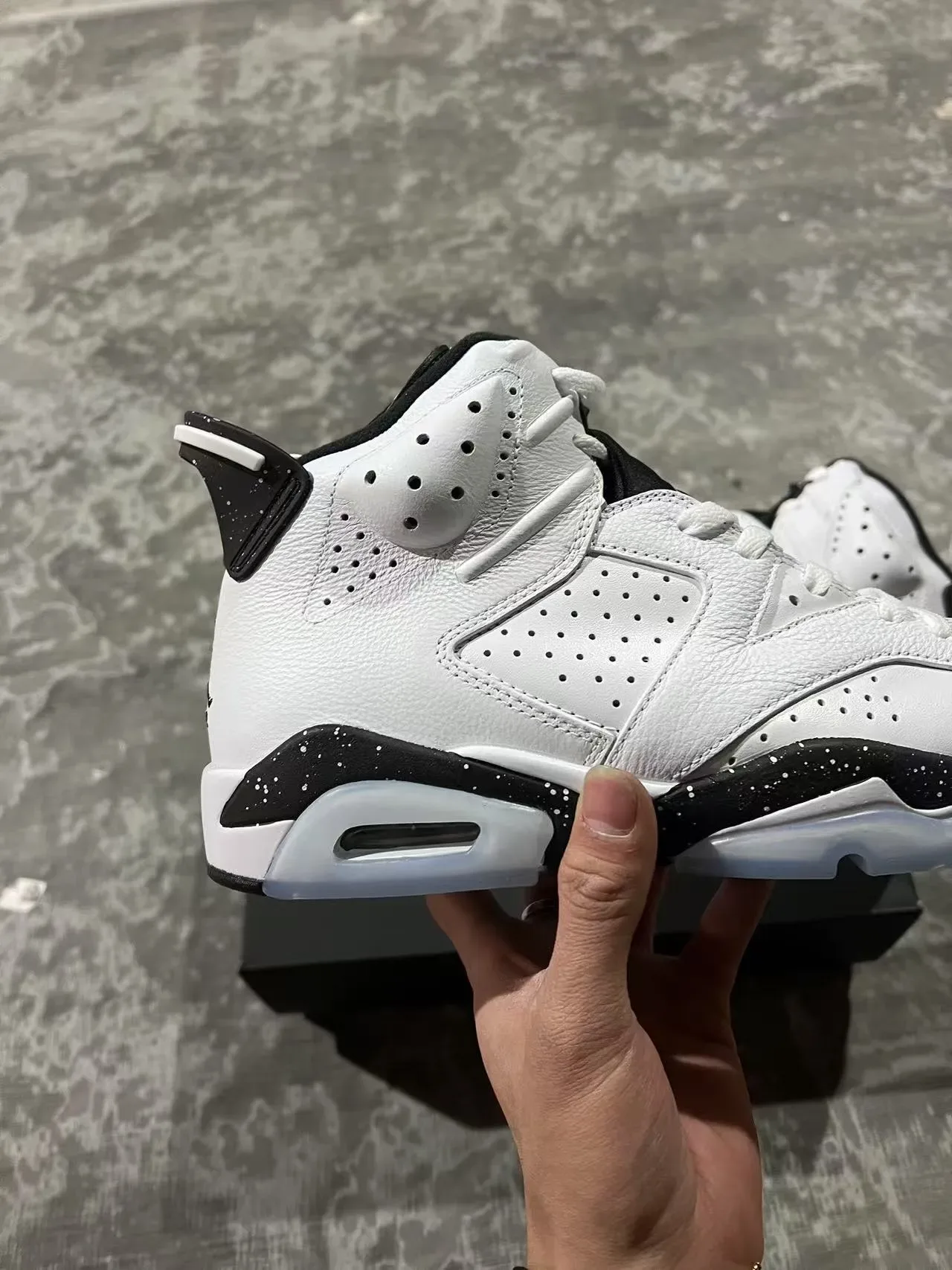 Air Jordan 6 Branco e Preto Speckled Midsole Tênis de Basquete 7