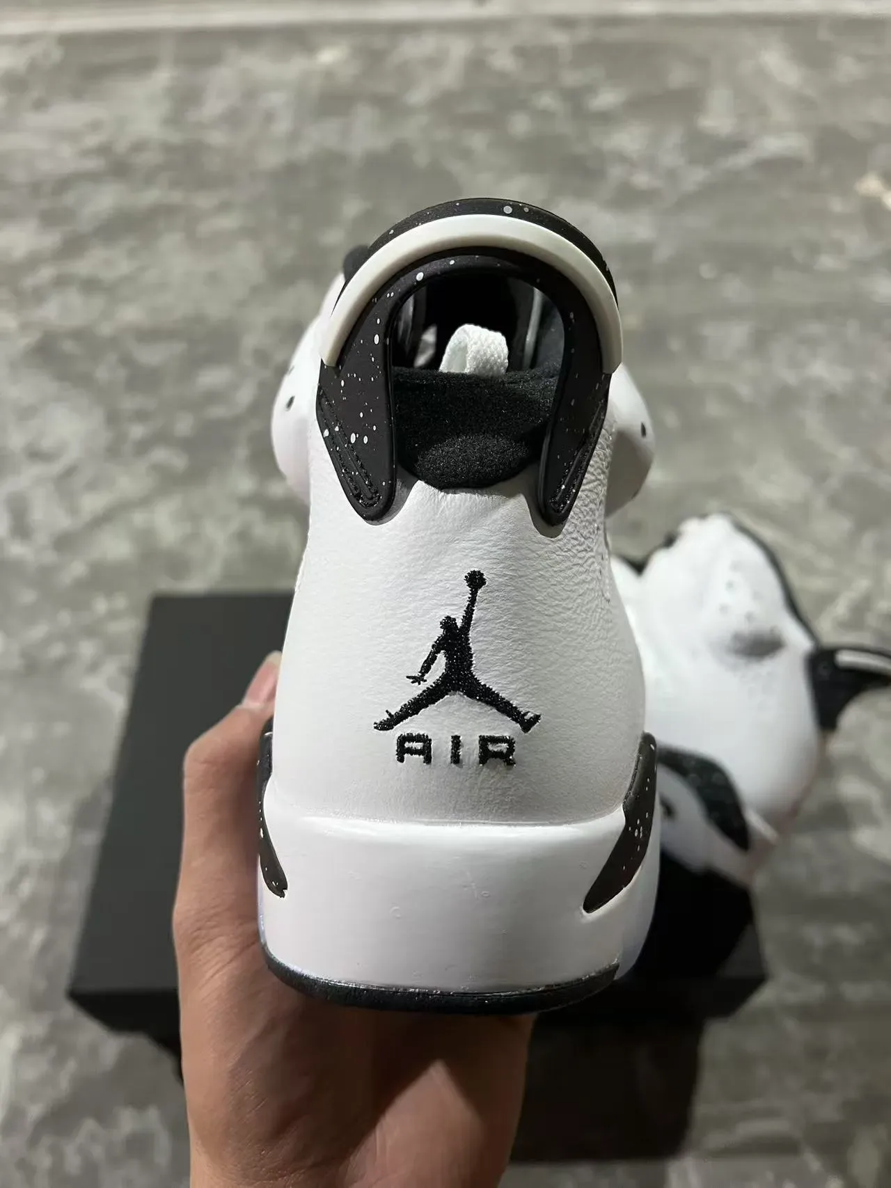Air Jordan 6 Branco e Preto Speckled Midsole Tênis de Basquete 8