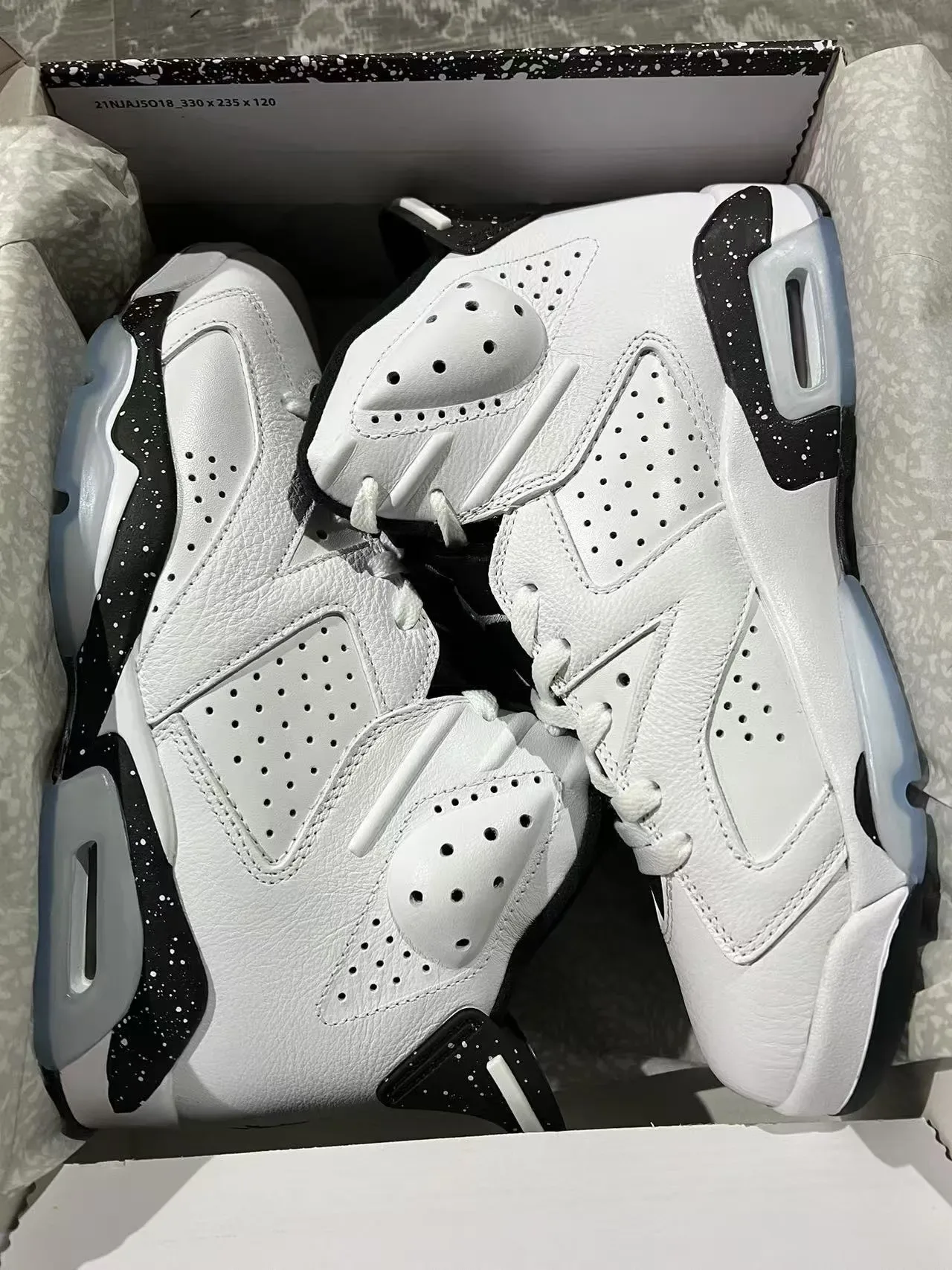 Air Jordan 6 Branco e Preto Speckled Midsole Tênis de Basquete 9