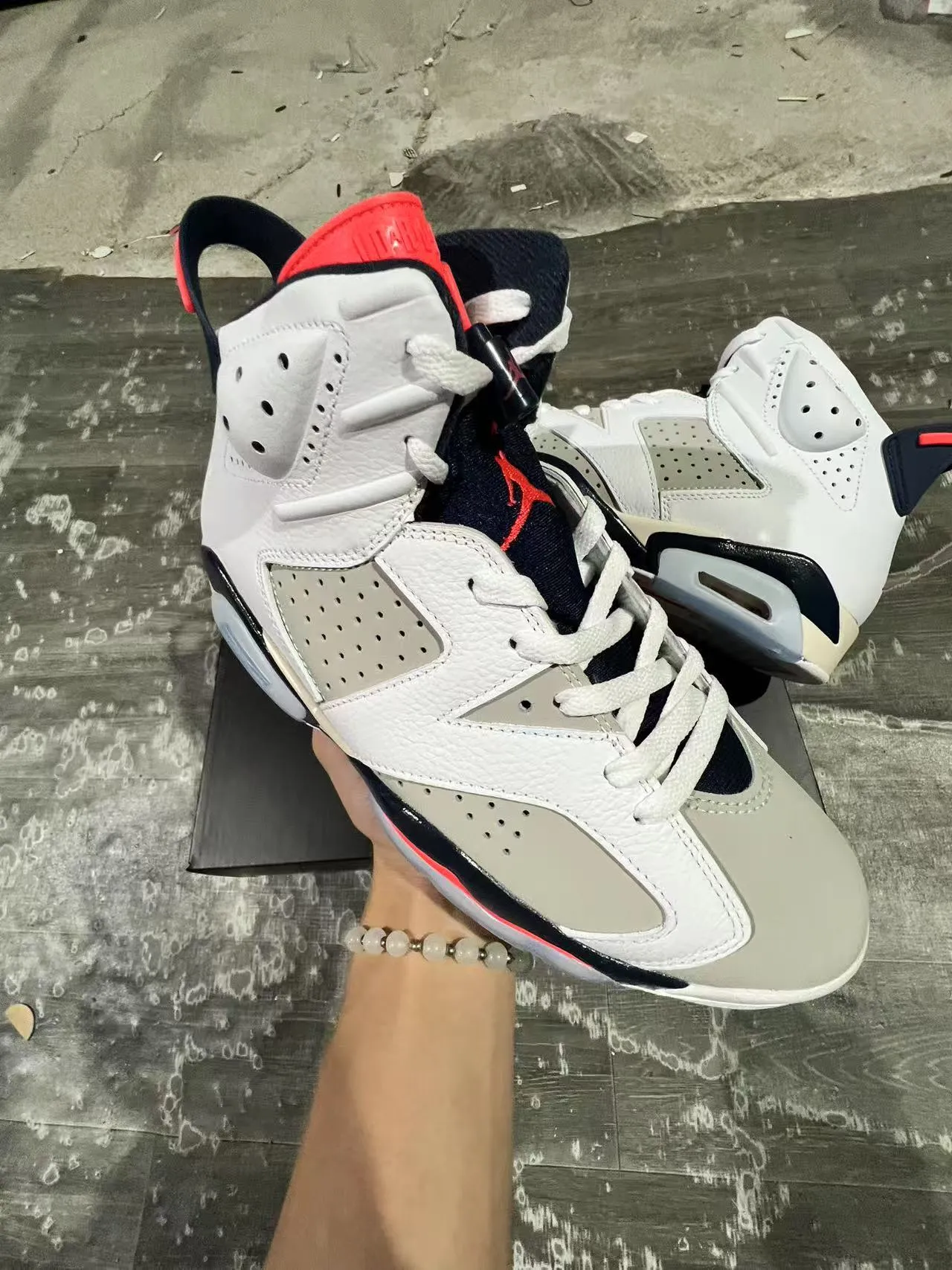 Tênis de basquete Air Jordan 6 branco cinza-claro azul-marinho vermelho 2