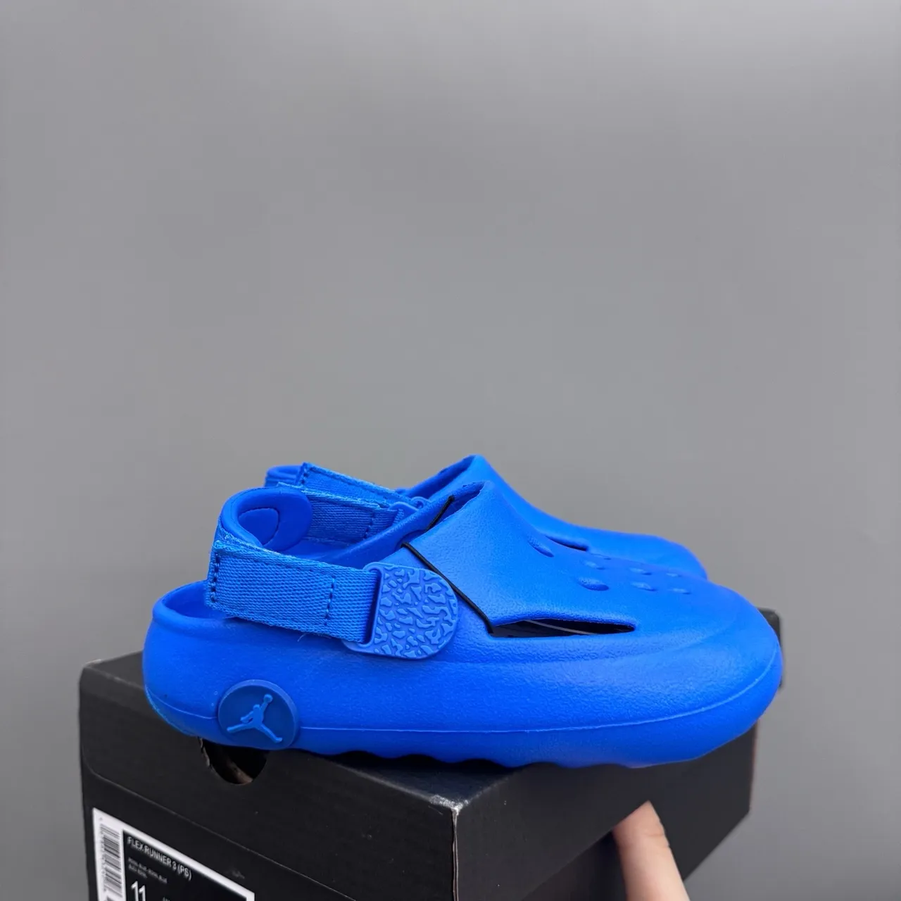 Air Jordan Zueco Negro Gris Suela de espuma moldeada Correa ajustable Zueco 7