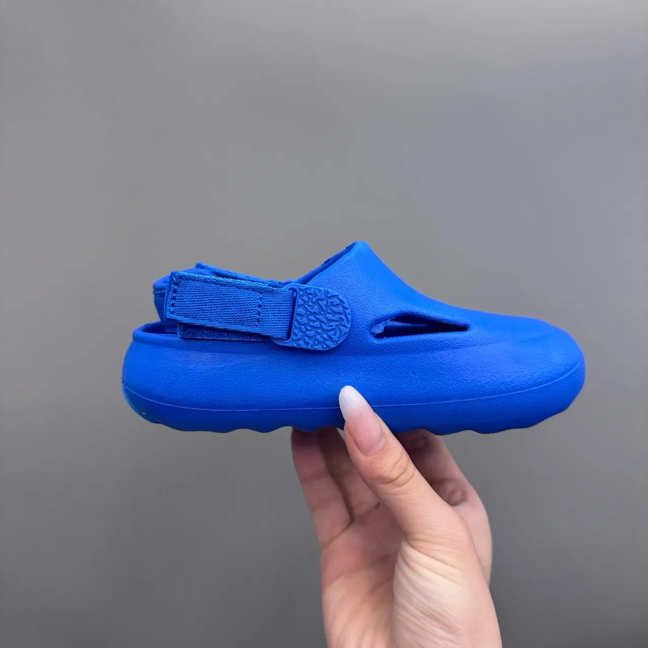 Air Jordan Zueco Negro Gris Suela de espuma moldeada Correa ajustable Zueco 10