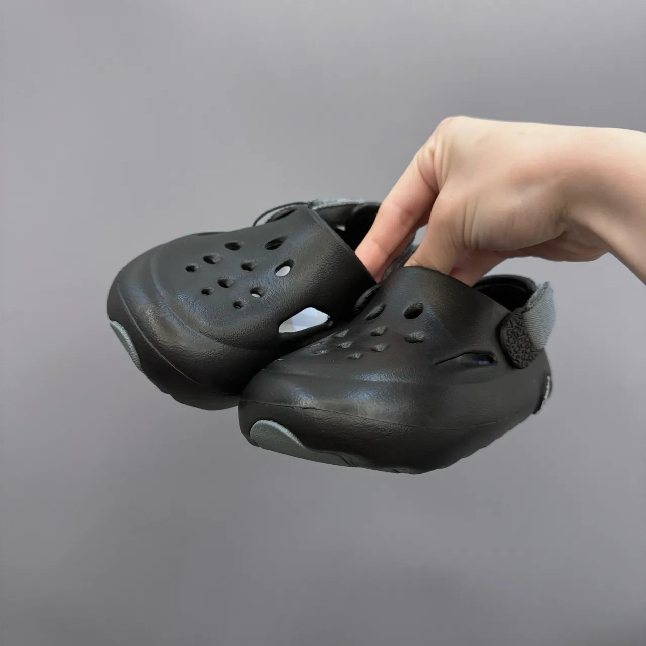 Air Jordan Zueco Negro Gris Suela de espuma moldeada Correa ajustable Zueco 18