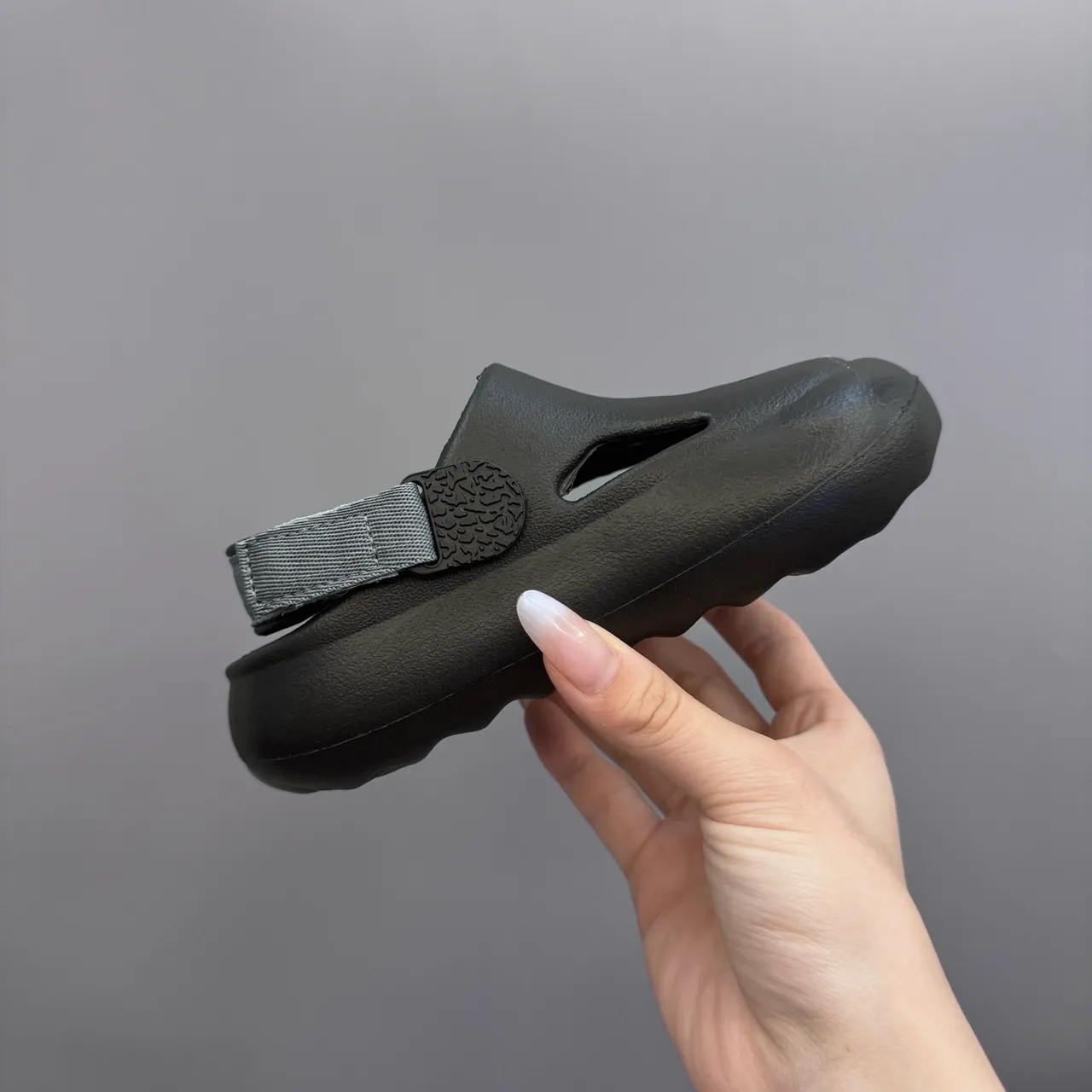 Air Jordan Zueco Negro Gris Suela de espuma moldeada Correa ajustable Zueco 20