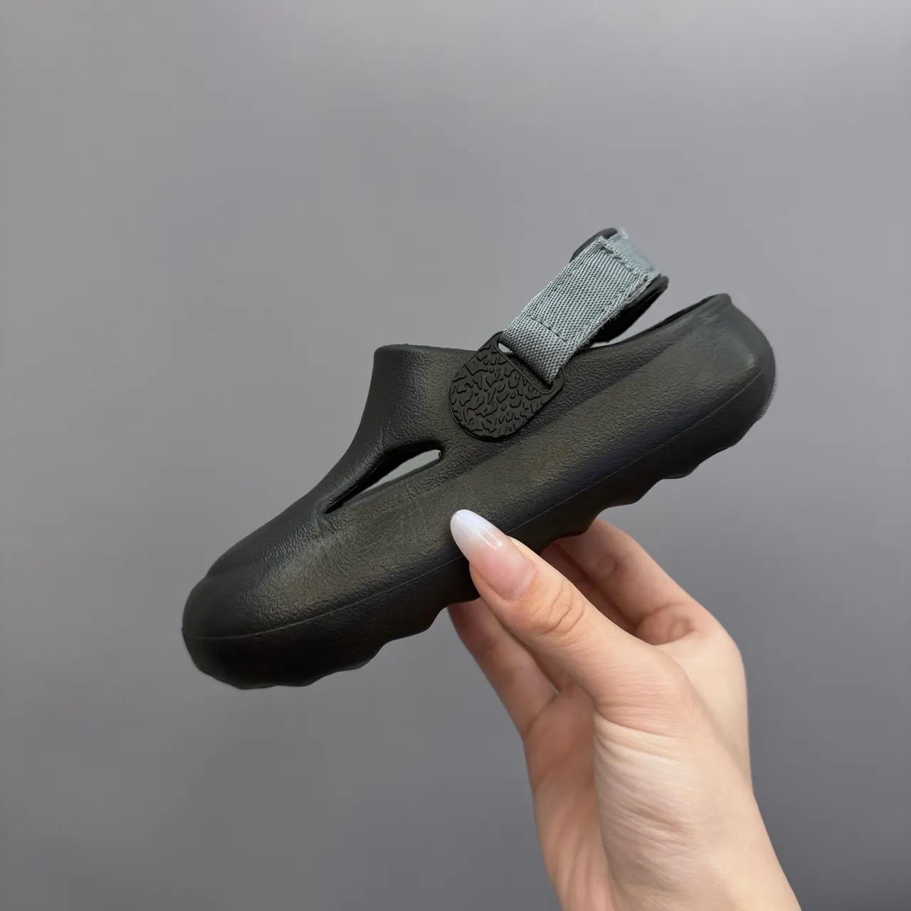 Air Jordan Zueco Negro Gris Suela de espuma moldeada Correa ajustable Zueco 21