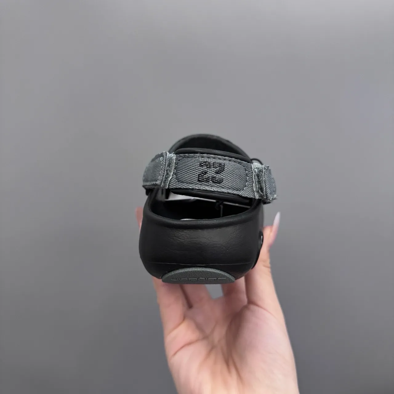Air Jordan Zueco Negro Gris Suela de espuma moldeada Correa ajustable Zueco 23