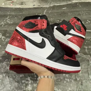 Tênis de basquete de cano alto em mesh texturizado Air Jordan vermelho e preto
