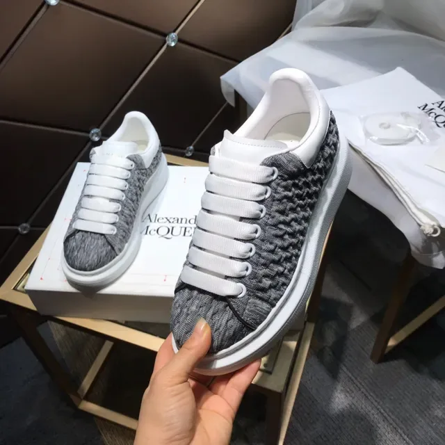 Alexander McQueen ग्रे व्हाइट निट अपर ओवरसाइज्ड सोल लाइफस्टाइल स्नीकर 3