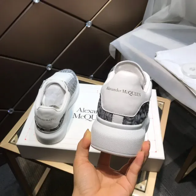 Alexander McQueen ग्रे व्हाइट निट अपर ओवरसाइज्ड सोल लाइफस्टाइल स्नीकर 6