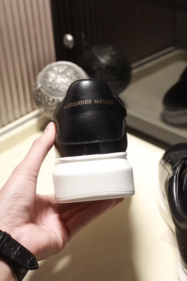 Alexander McQueen Sneaker oversized cuir noir Lifestyle Sneakers 2