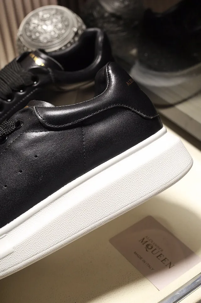 Alexander McQueen Sneaker oversized cuir noir Lifestyle Sneakers 3