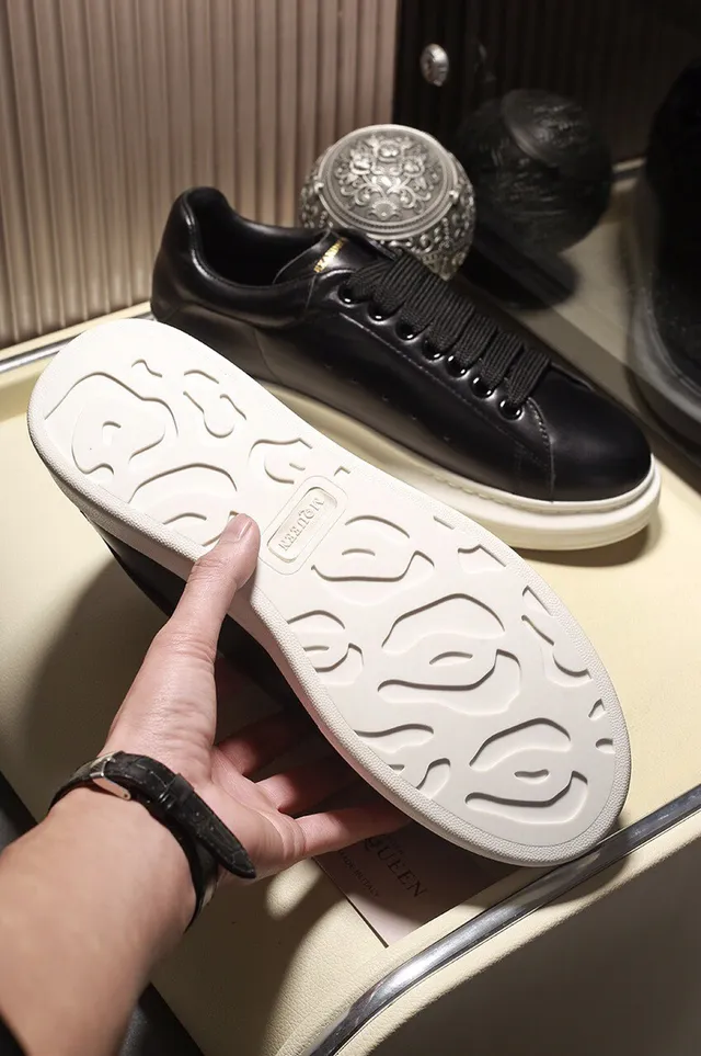 Alexander McQueen Sneaker oversized cuir noir Lifestyle Sneakers 5