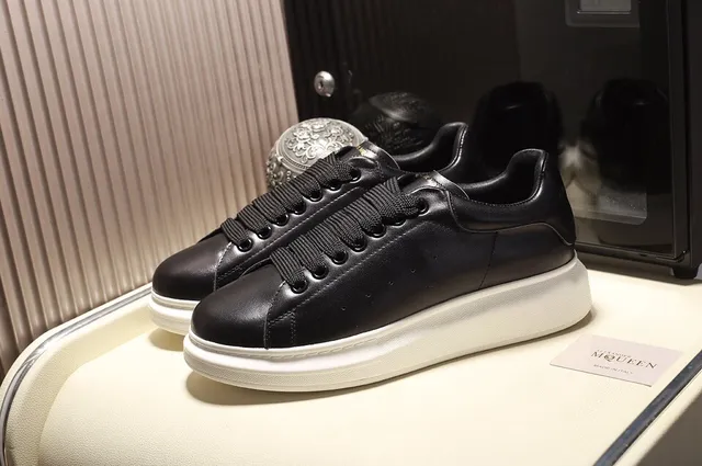 Alexander McQueen Sneaker oversized cuir noir Lifestyle Sneakers 9