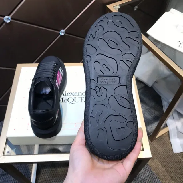 Alexander McQueen Oversized Sneaker 黑色品红色格子 Lifestyle Sneakers 3