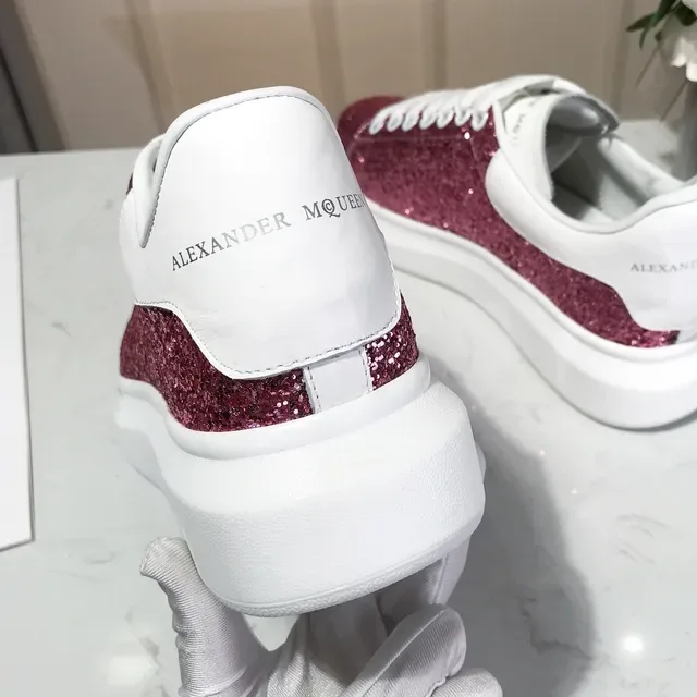 Alexander McQueen ओवरसाइज्ड स्नीकर गुलाबी चमकदार सफेद जीवनशैली स्नीकर 4
