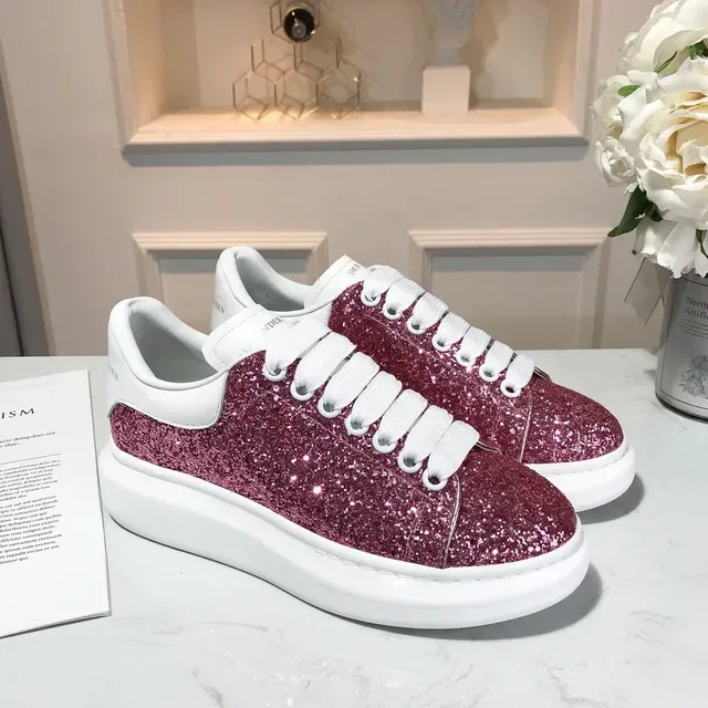 Alexander McQueen ओवरसाइज्ड स्नीकर गुलाबी चमकदार सफेद जीवनशैली स्नीकर 5