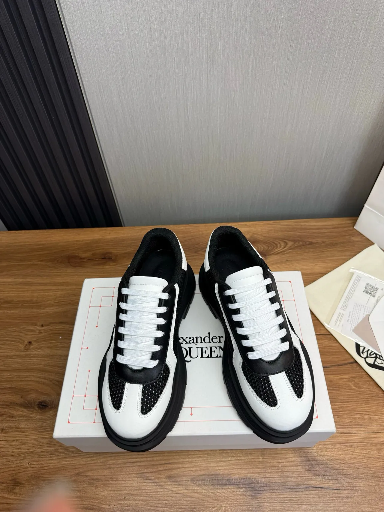 Alexander McQueen Oversized Sneaker White Black Chunky Sneakers 2