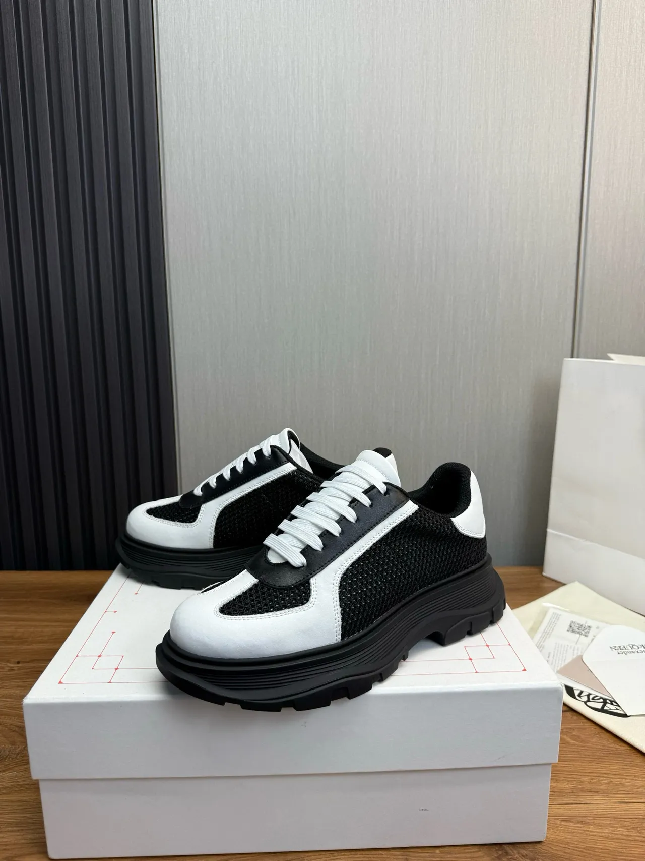 Alexander McQueen Oversized Sneaker White Black Chunky Sneakers 3