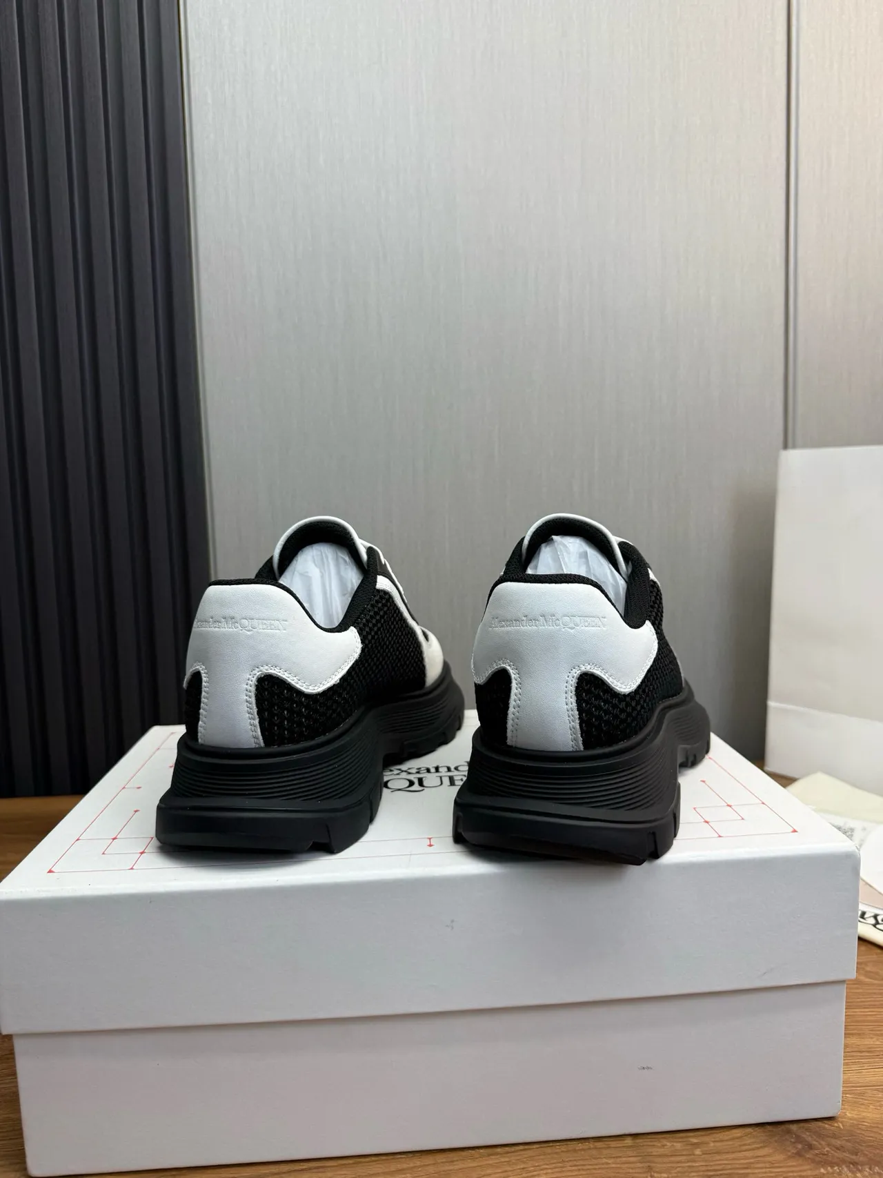 Alexander McQueen Oversized Sneaker White Black Chunky Sneakers 4