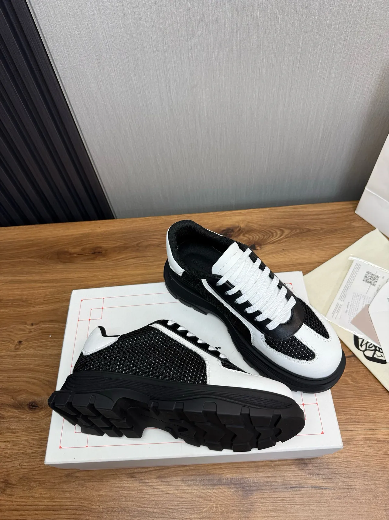 Alexander McQueen Oversized Sneaker White Black Chunky Sneakers 5
