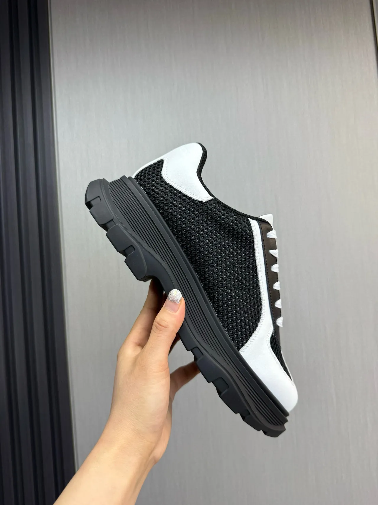 Alexander McQueen Oversized Sneaker White Black Chunky Sneakers 6