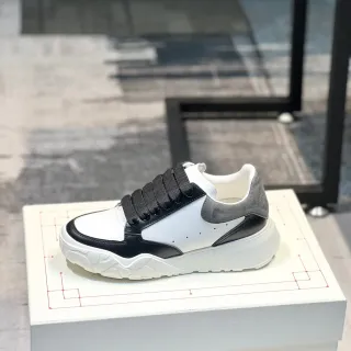 Alexander McQueen Oversized Chunky Sneakers सफेद काला ग्रे