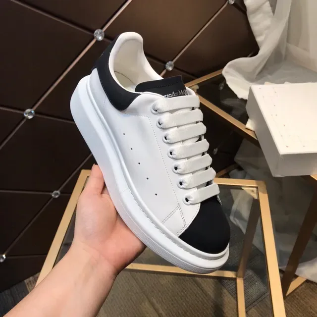 Alexander McQueen Sneaker Oversized Blanc et Noir Lifestyle Sneakers 2
