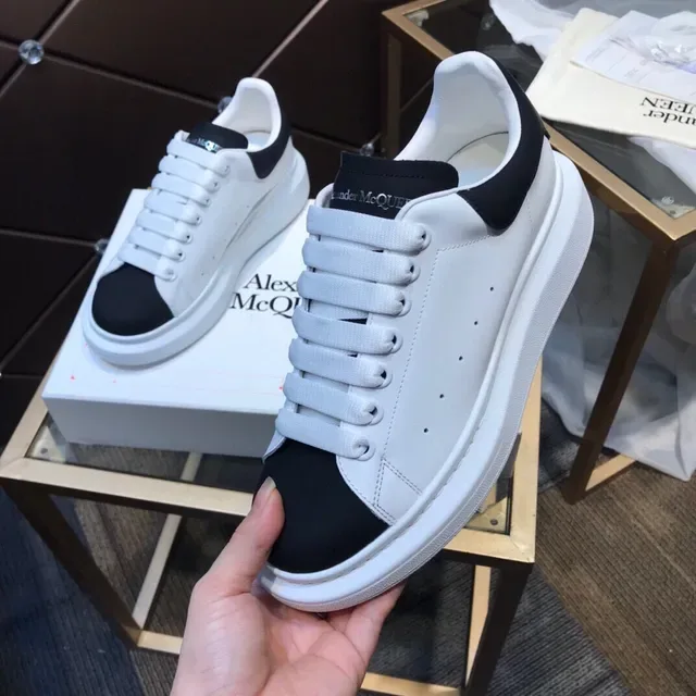 Alexander McQueen Sneaker Oversized Blanc et Noir Lifestyle Sneakers 3