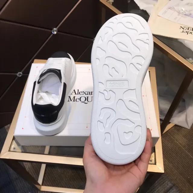 Alexander McQueen Sneaker Oversized Blanc et Noir Lifestyle Sneakers 4
