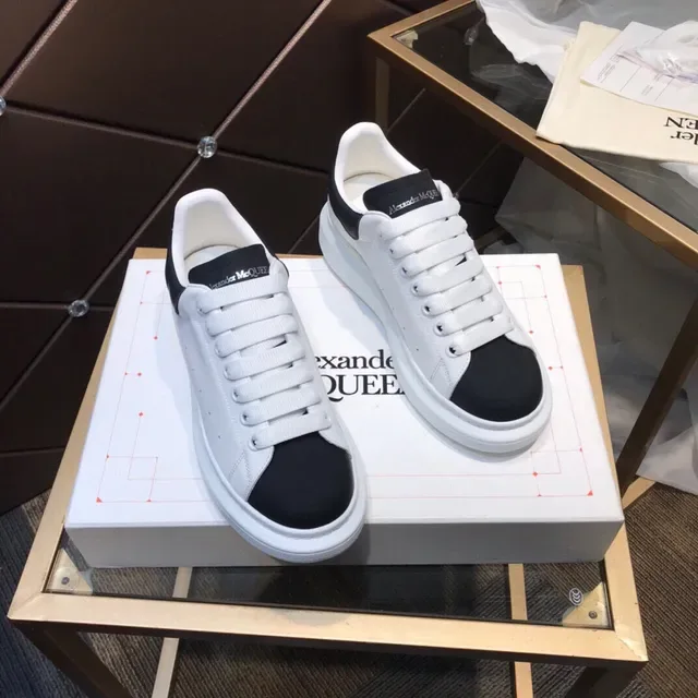 Alexander McQueen Sneaker Oversized Blanc et Noir Lifestyle Sneakers 7