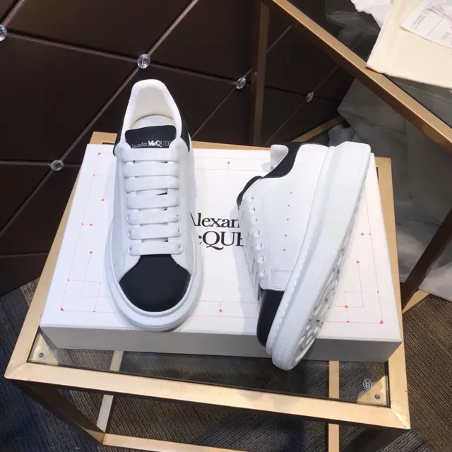 Alexander McQueen Sneaker Oversized Blanc et Noir Lifestyle Sneakers 8