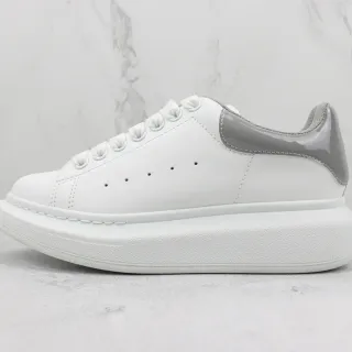 Alexander McQueen oversized 运动鞋 白色灰色 平台鞋底 光滑皮革鞋面 生活方式运动鞋