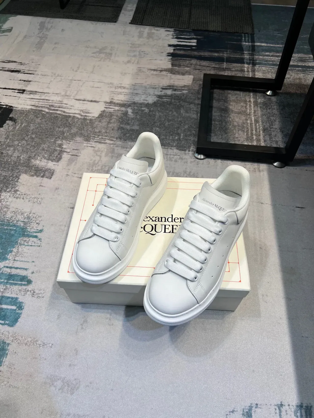 Alexander McQueen Oversized सफेद लाइफस्टाइल स्नीकर 5