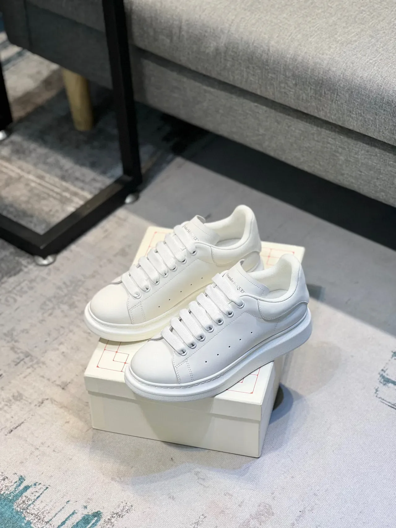 Alexander McQueen Oversized सफेद लाइफस्टाइल स्नीकर 7