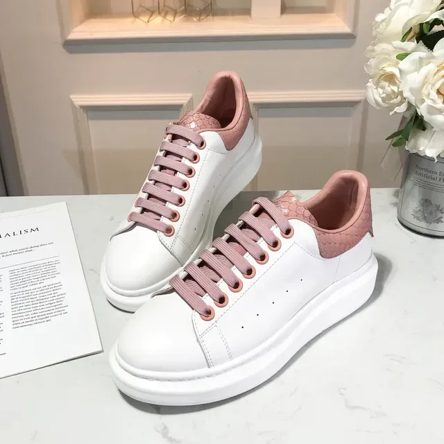Alexander McQueen 白色粉色 雕塑鞋底 蛇皮跟标签 超大鞋 生活方式运动鞋 3