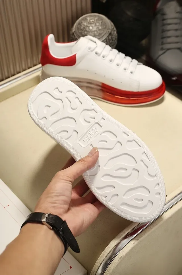 Alexander McQueen Oversized सफेद लाल पारदर्शी सोल लाइफस्टाइल स्नीकर 5