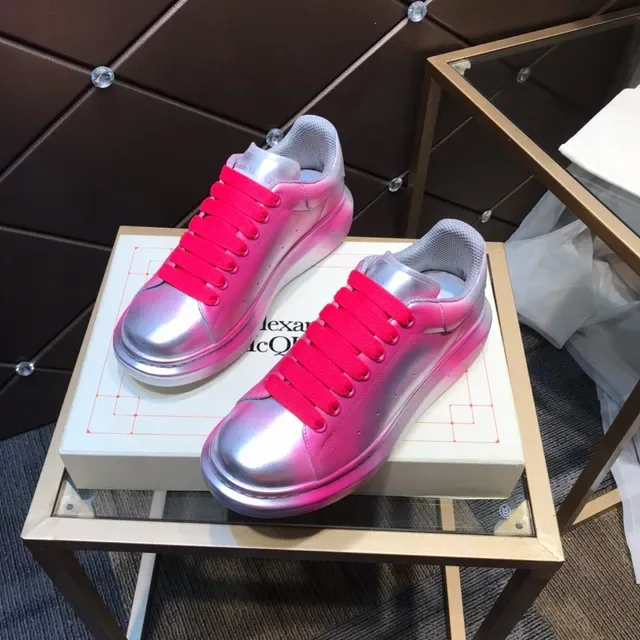 Alexander McQueen 粉红色渐变金属鞋面 超大平台鞋底 生活方式运动鞋 2
