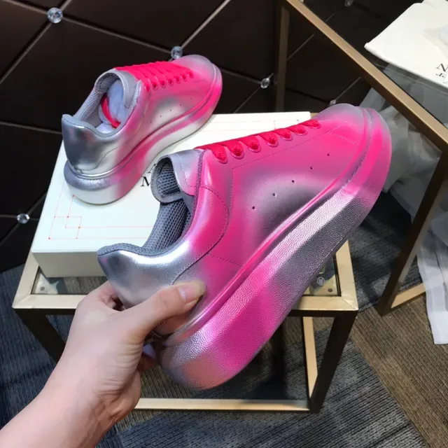 Alexander McQueen 粉红色渐变金属鞋面 超大平台鞋底 生活方式运动鞋 5
