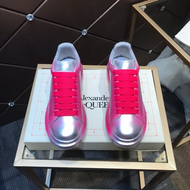 Alexander McQueen 粉红色渐变金属鞋面 超大平台鞋底 生活方式运动鞋 9