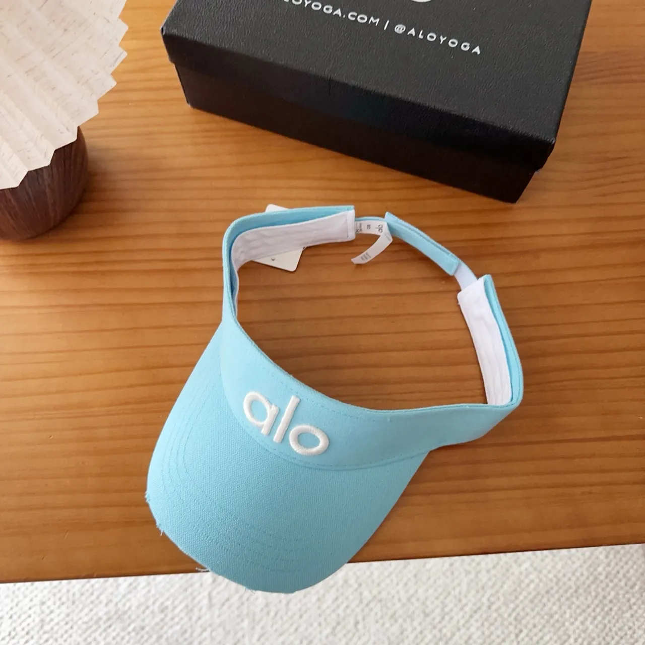 Alo 蓝白配色刺绣Logo轻质面料棒球帽 4