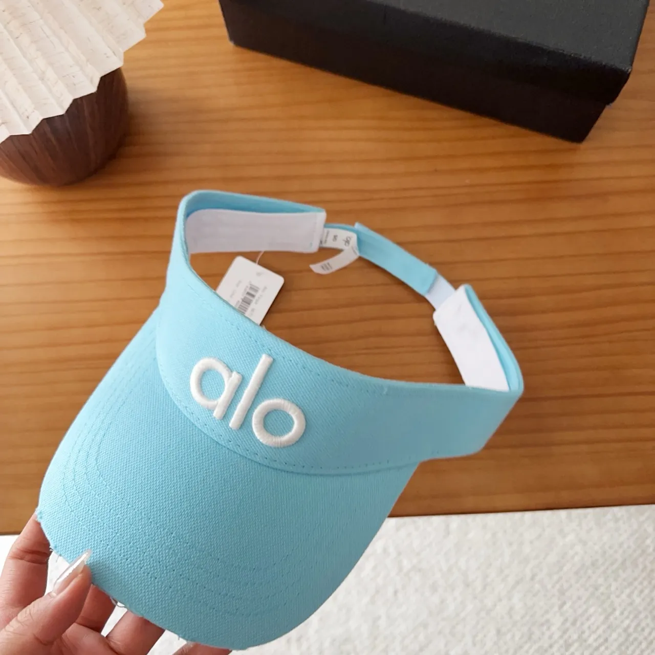 Alo 蓝白配色刺绣Logo轻质面料棒球帽 7