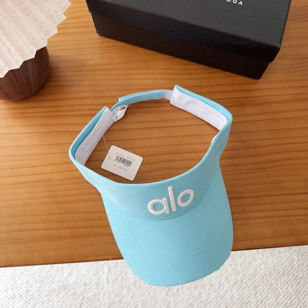Alo 蓝白配色刺绣Logo轻质面料棒球帽 8