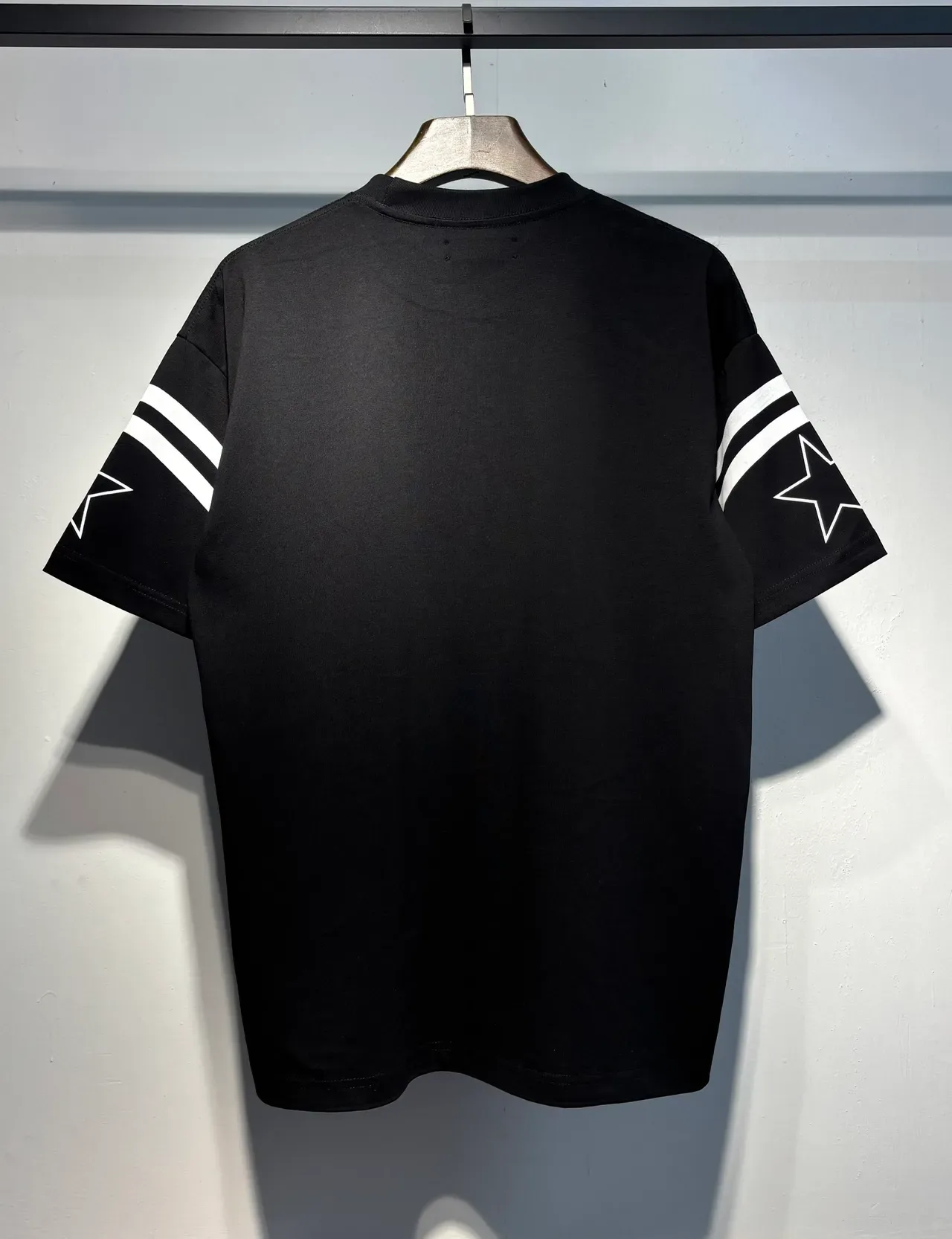 Camiseta Amiri negra y blanca de cuello redondo con estampado gráfico 3