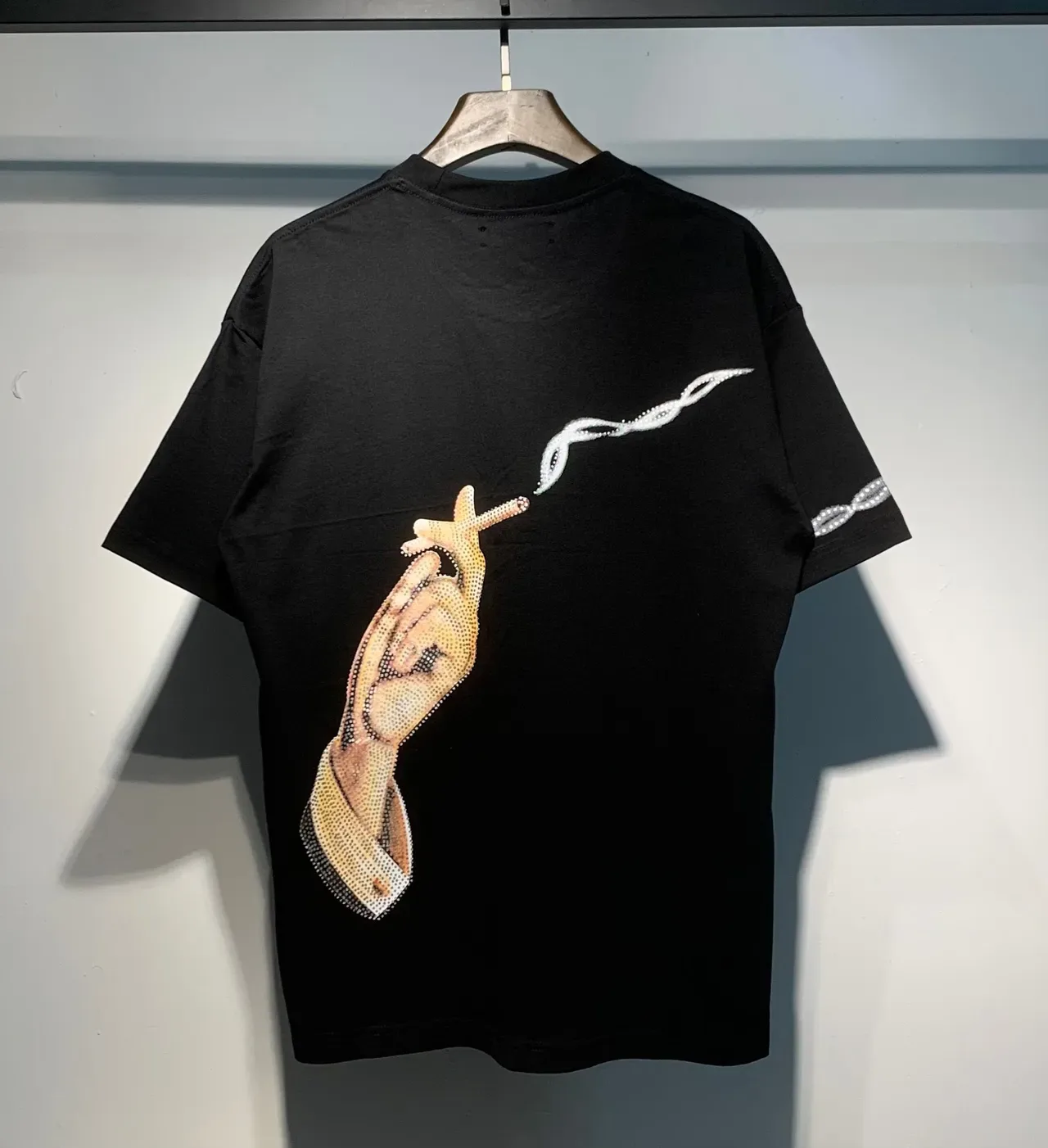 Camiseta Amiri con estampado de mano adornada con cristales 3