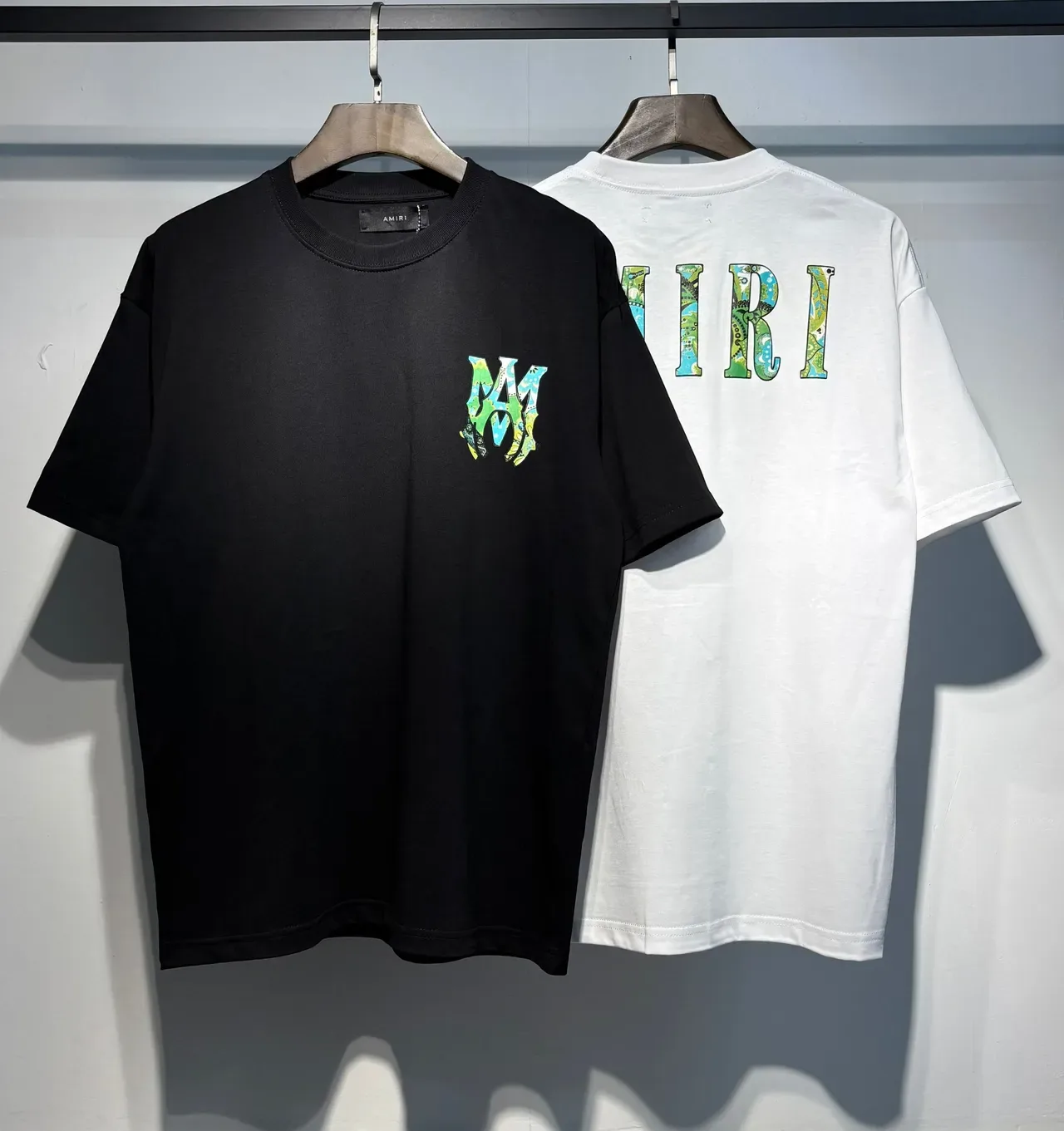 Camiseta gráfica multicolor con estampado de logo Amiri 1