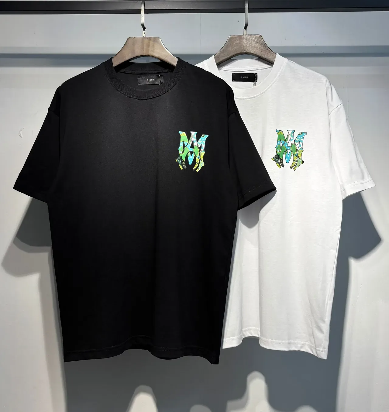 Camiseta gráfica multicolor con estampado de logo Amiri 2