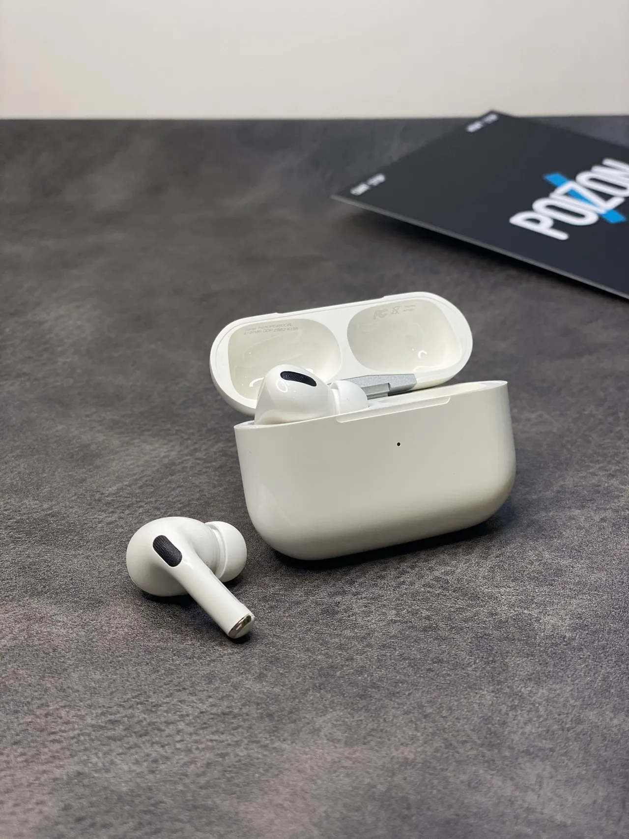 Apple AirPods Pro সাদা স্টেমলেস চকচকে TWS ইয়ারবাডস 6