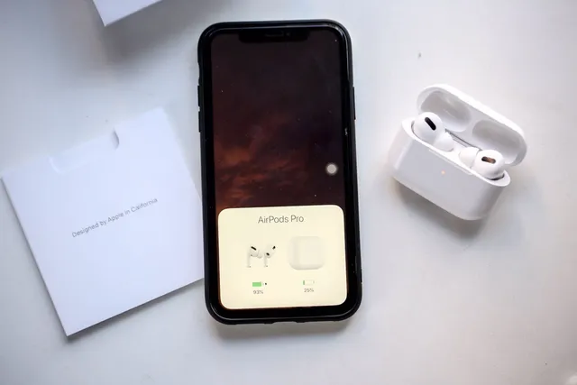 Apple AirPods Pro সাদা স্টেমলেস চকচকে TWS ইয়ারবাডস 11