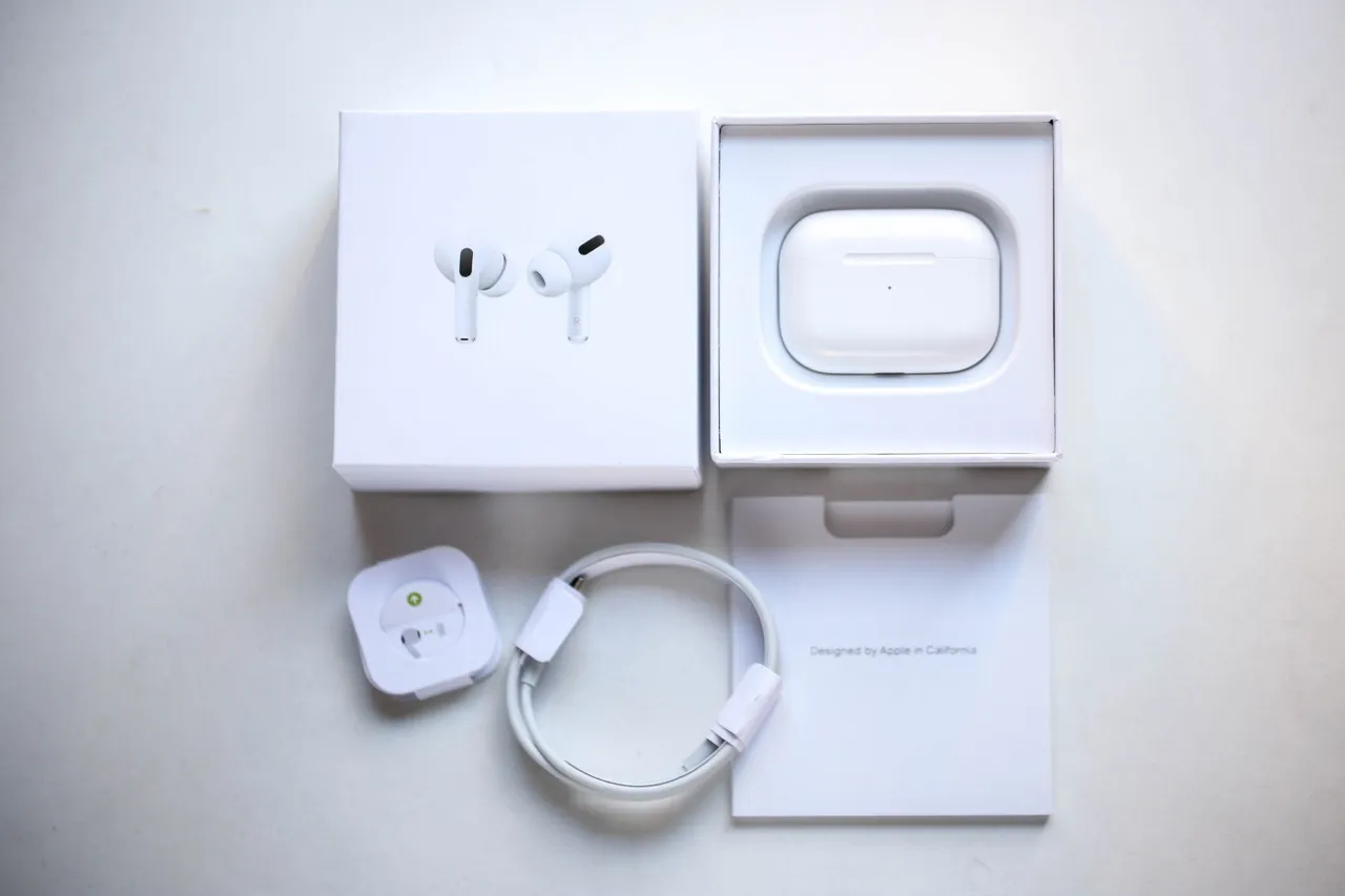 Apple AirPods Pro সাদা স্টেমলেস চকচকে TWS ইয়ারবাডস 12